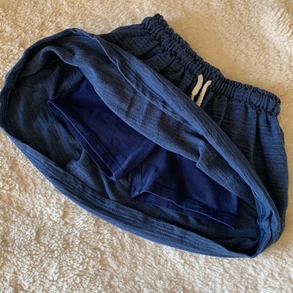 Girls skirt with built in shorts - Picture 3 of 5